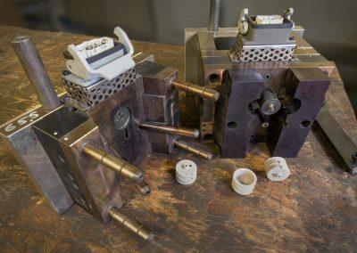 Outillage de moulage chauffé 200 degrés pour pièces en PEEK